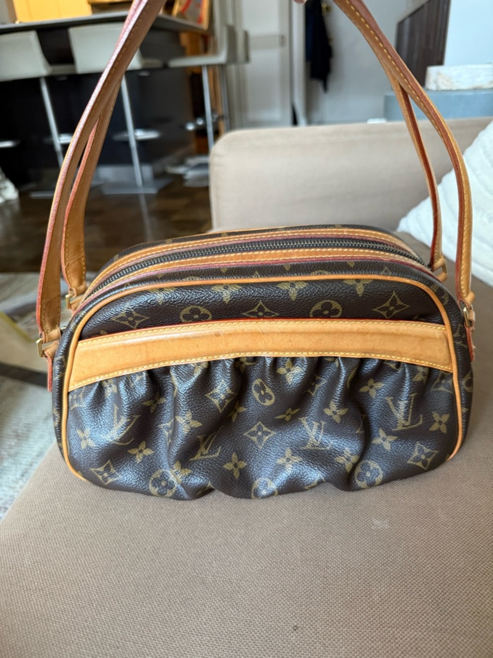 Louis Vuitton Monogram Canvas Shoulder Bag with Tan Trim - Picture 2 of 16